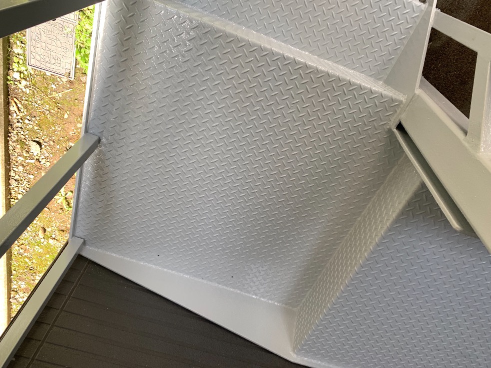 東京都江戸川区　アパート鉄骨階段塗装工事