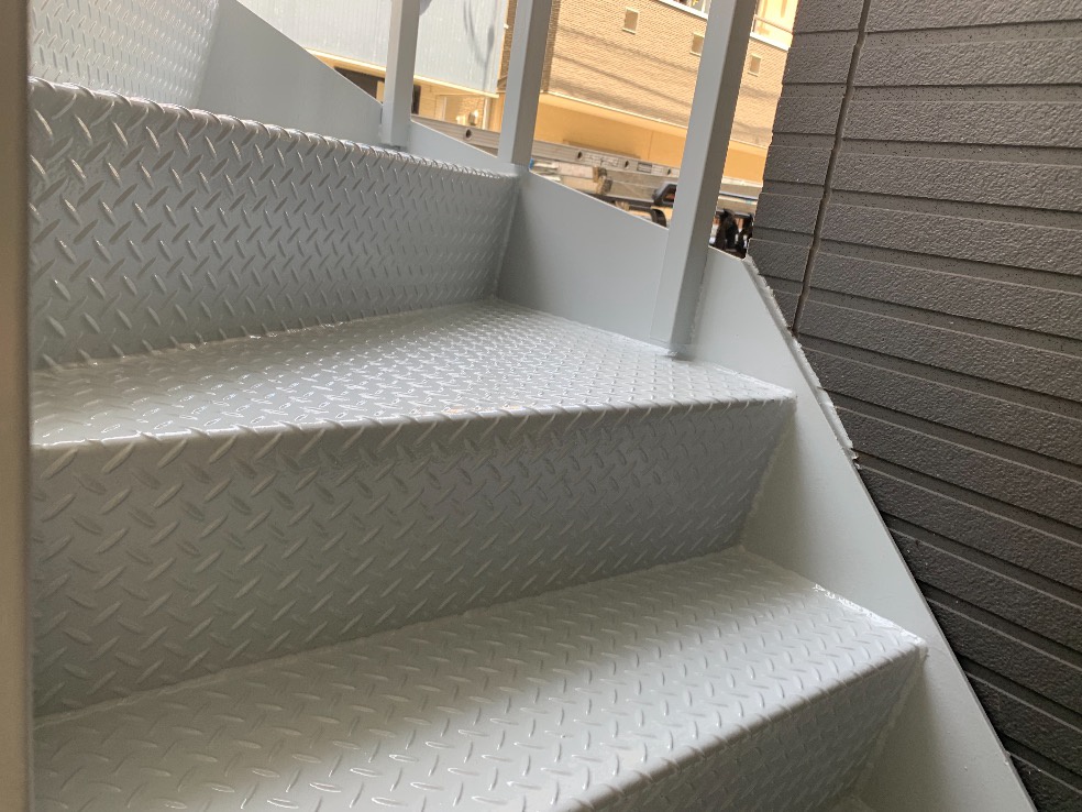 東京都江戸川区　アパート鉄骨階段塗装工事