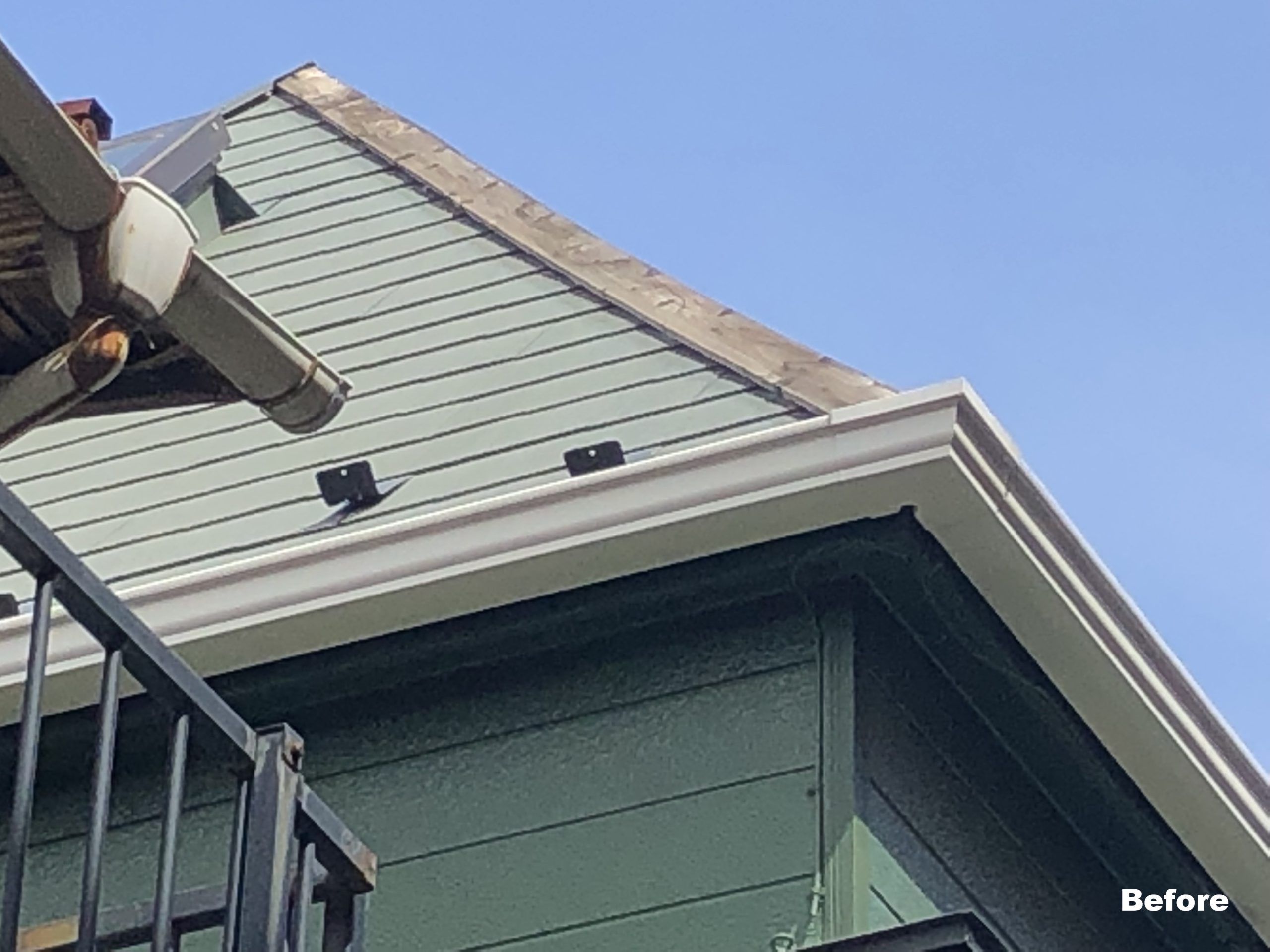 東京都世田谷区　屋根塗装および板金補修工事【遮熱塗料】